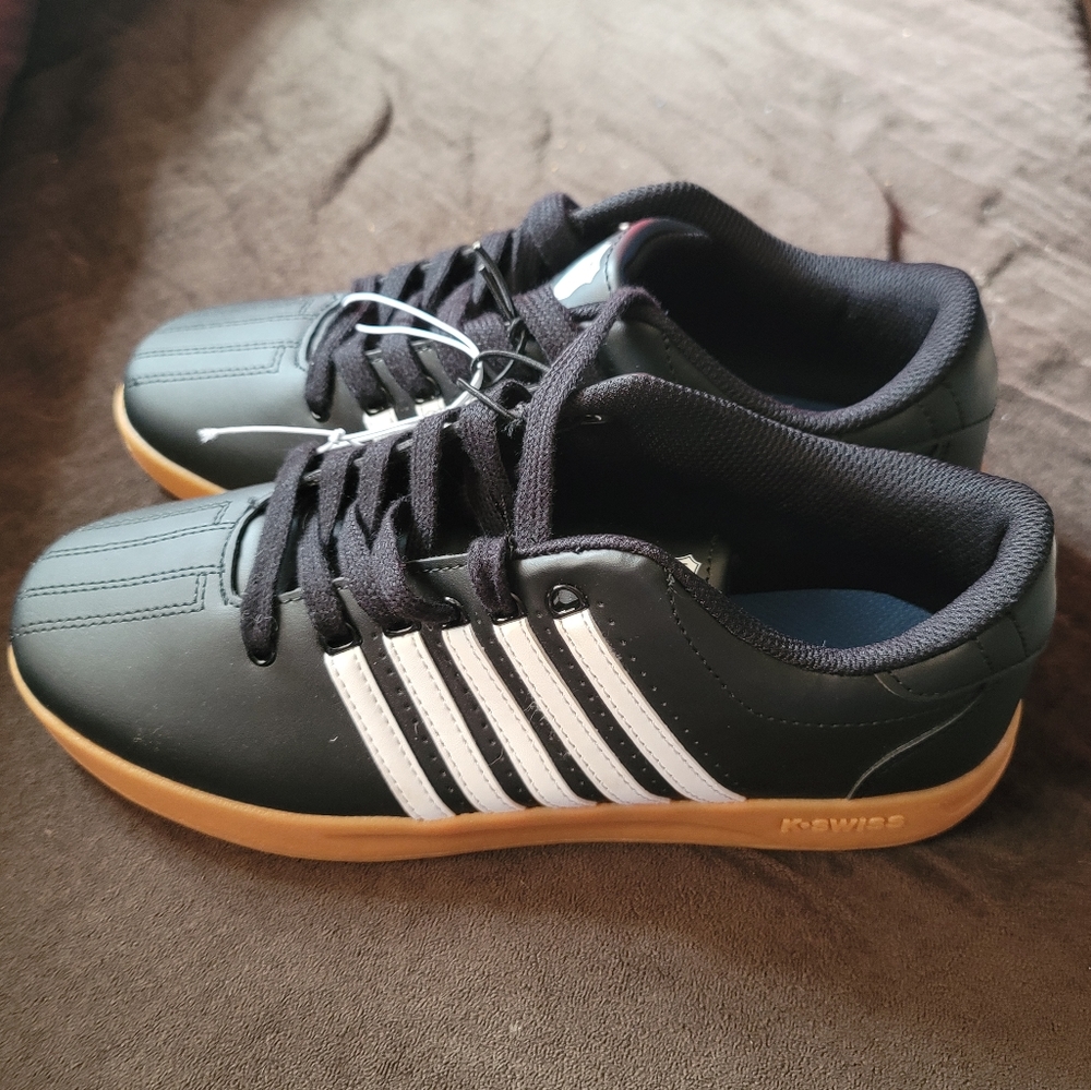 KSWISS varsity black and white size 7.